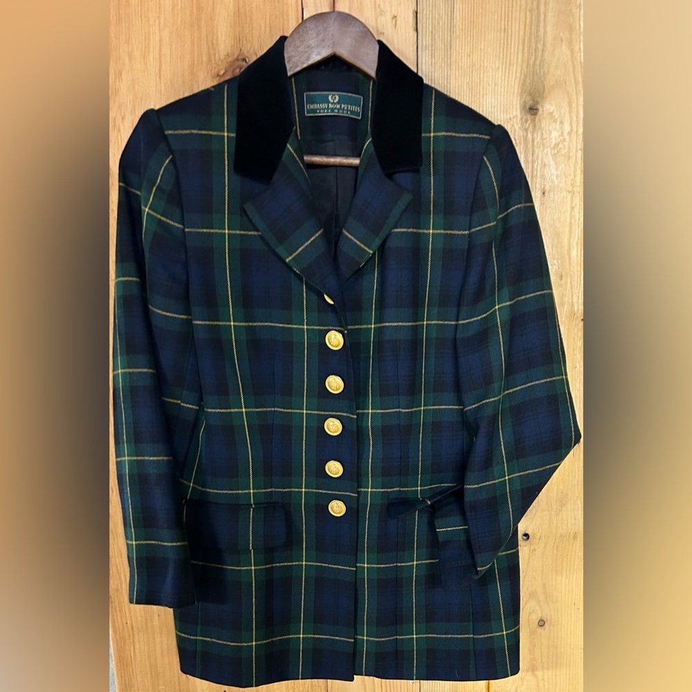 Vintage wool blazer. Tartan Plaid by Embassy Row Petites. Gold crest buttons.